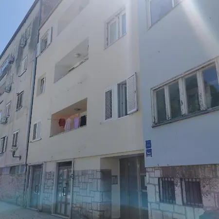 Lauris Luxury Apartament *